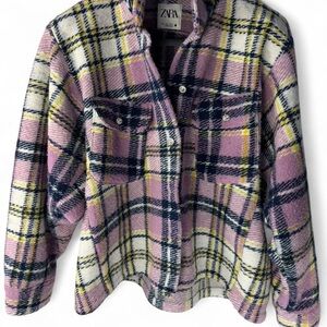 Zara oversized wool blend plaid overshirt
Size small
Wool blend